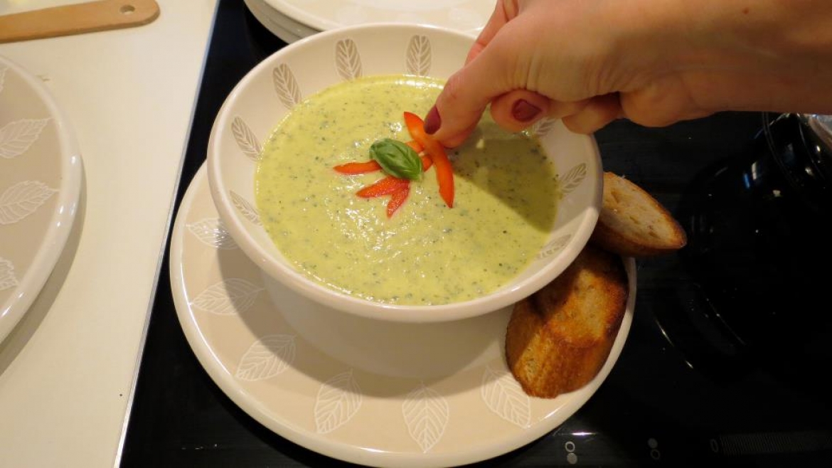 Főzzünk friss cukkini krémlevest!
