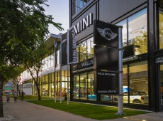 Első hazai márkakereskedését nyitotta a legstílusosabb autómárka